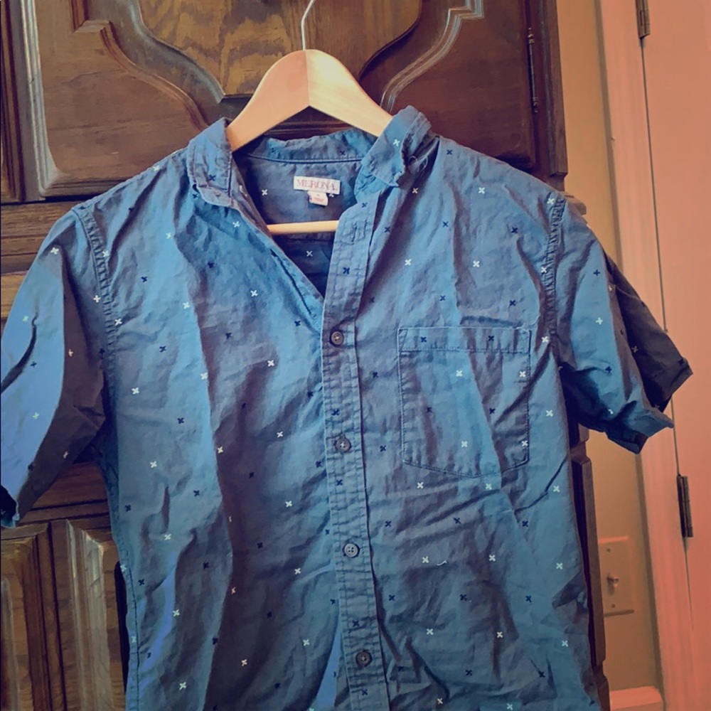 Short sleeve button-up